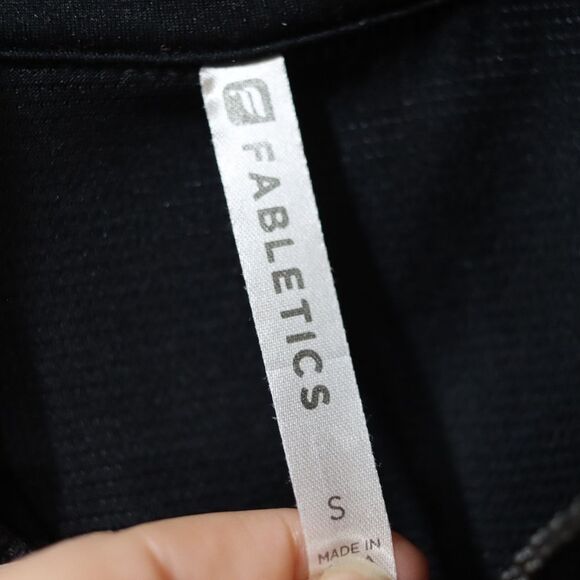 Fabletics Black Lightweight Full Zip Vest Running Hiking Athletic Vest Small - Picture 5 of 7
